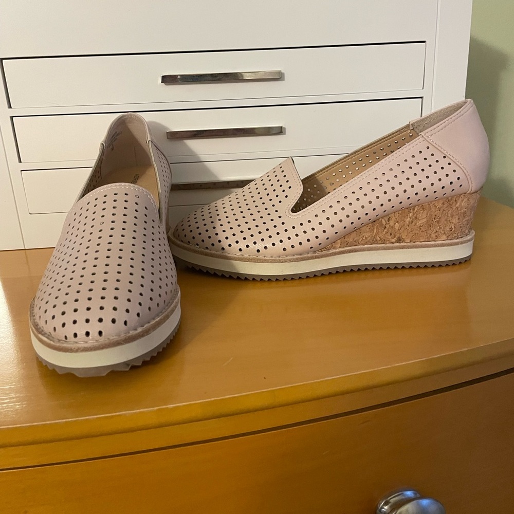 Adrienne Vittadini Esmeralda Wedge Slip-On, Beige. Size 7